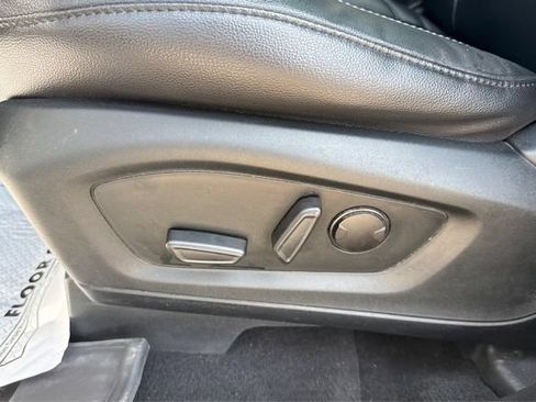 Used 2021 Ford Explorer XLT w/ Equipment Group 202A AWD/4WD image 18