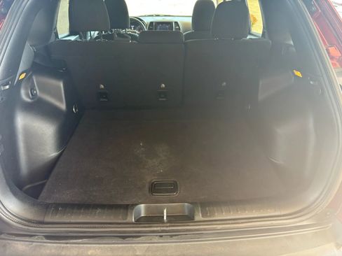 Used 2019 Jeep Cherokee Latitude w/ Popular Appearance Group image 23