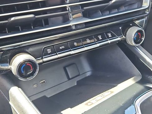 Used 2024 Chevrolet Traverse Z71 w/ Enhanced Driving Package AWD/4WD image 28