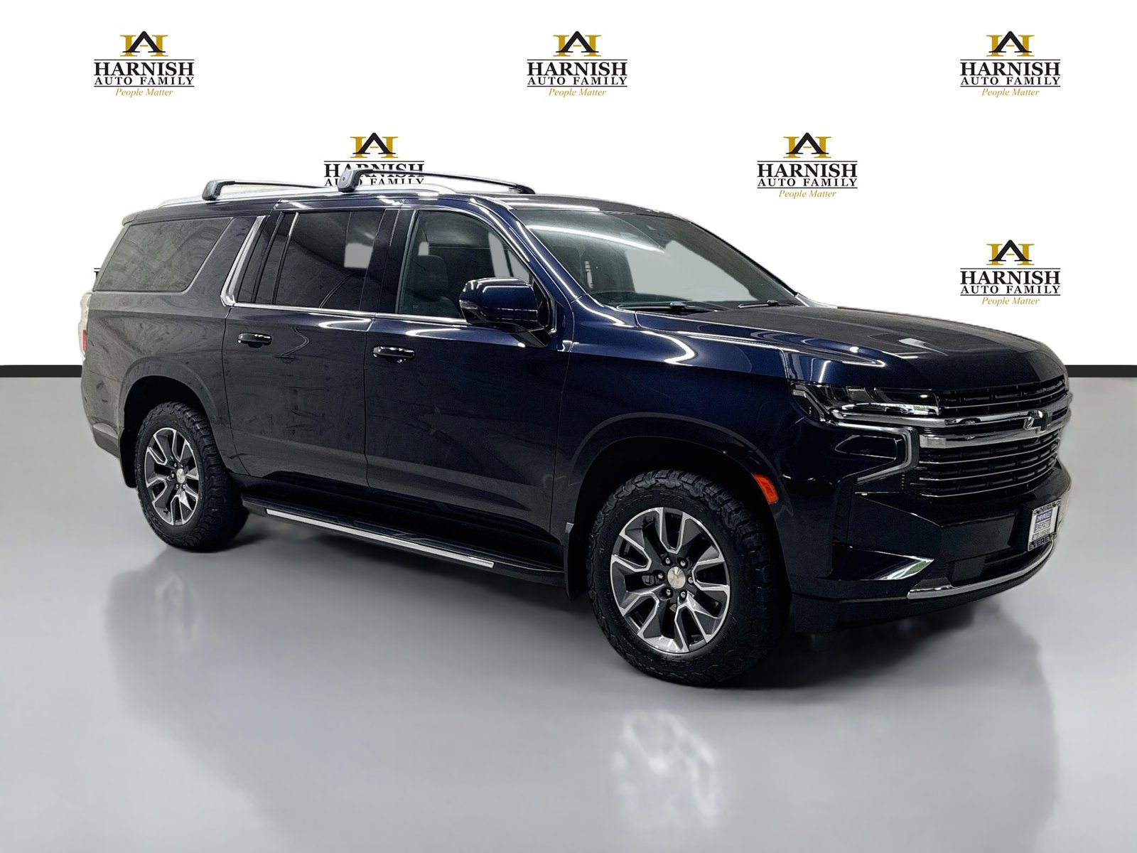 Used 2023 Chevrolet Suburban LT w/ Luxury Package AWD/4WD image 3
