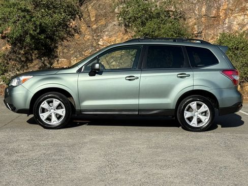 Used 2016 Subaru Forester 2.5i Limited AWD/4WD image 2