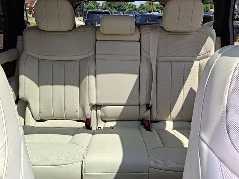 New 2025 Land Rover Range Rover Long Wheelbase SE image 16