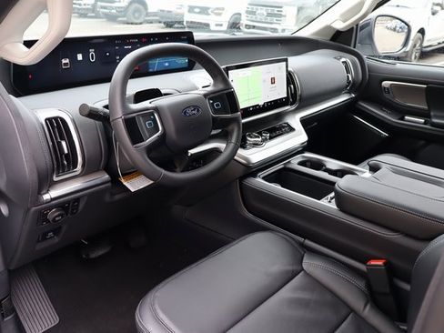 New 2026 Ford Expedition Platinum w/ Driver's Package image 5