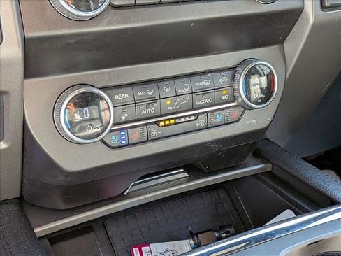 Used 2021 Ford Expedition XLT image 17