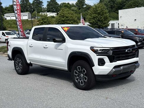 Used 2024 Chevrolet Colorado Z71 w/ Z71 Convenience Package 2 AWD/4WD image 4