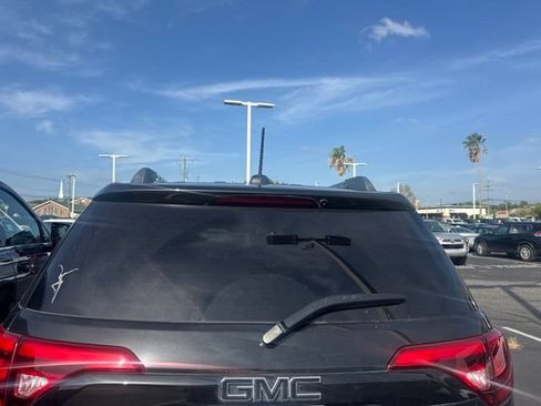 Used 2019 GMC Acadia SLT w/ Black Edition FWD image 8