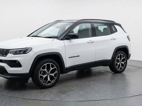 Used 2025 Jeep Compass Limited image 3