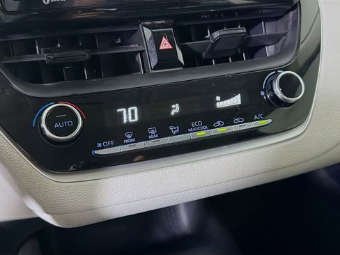 Used 2022 Toyota Corolla LE image 19