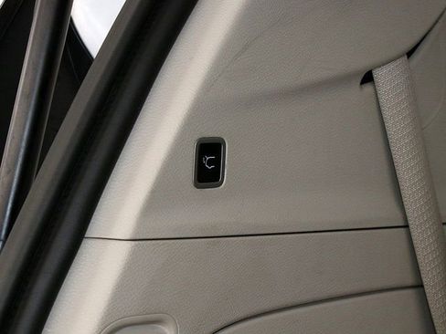 Used 2024 Chrysler Pacifica Touring-L FWD image 29