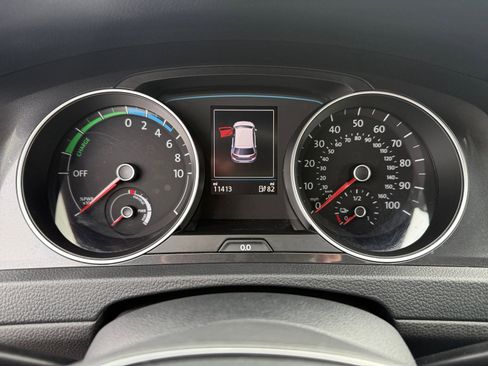 Used 2019 Volkswagen e-Golf SE w/ Driver Assistance Package image 11