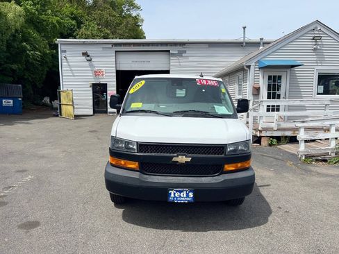 Used 2019 Chevrolet Express 2500 RWD image 4