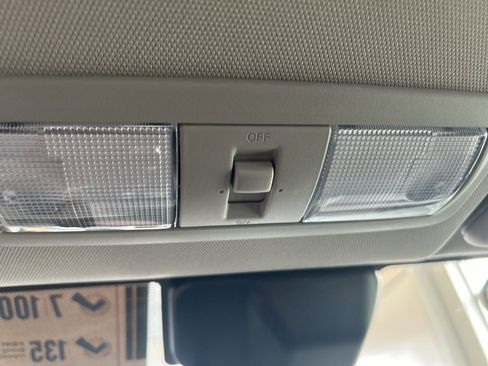 Used 2025 Nissan Frontier SV image 28