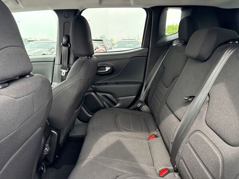 Used 2022 Jeep Renegade Latitude w/ Convenience Group AWD/4WD image 12