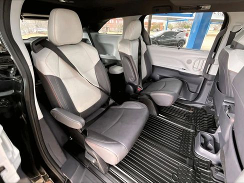 Used 2023 Toyota Sienna XSE image 20