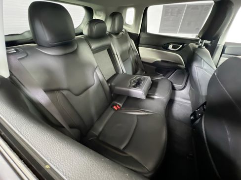 Used 2022 Jeep Compass Limited image 24