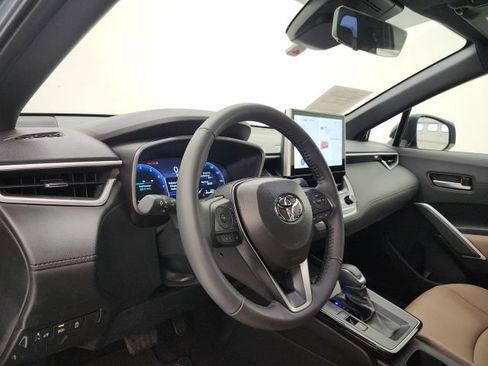 Used 2026 Toyota Corolla Cross XLE FWD image 47
