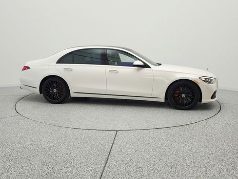 Used 2022 Mercedes-Benz S 500 4MATIC image 4