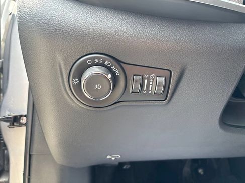 Used 2024 Jeep Compass Latitude AWD/4WD image 59