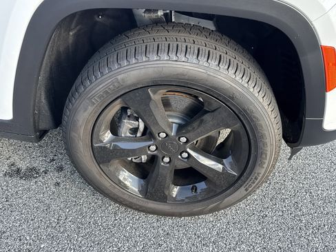 New 2025 Jeep Grand Cherokee Limited w/ Black Appearance Package image 16