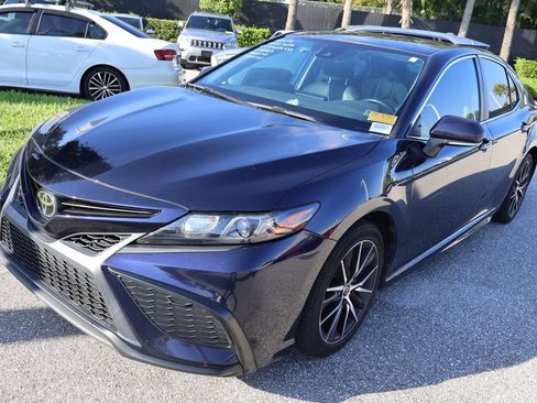 Used 2022 Toyota Camry SE FWD image 2