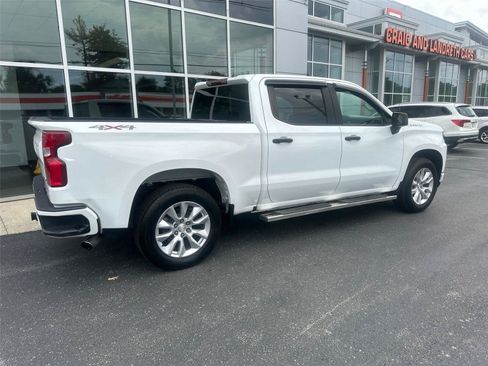 Used 2019 Chevrolet Silverado 1500 Custom w/ Custom Value Package AWD/4WD image 3
