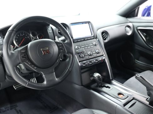 Used 2014 Nissan GT-R Premium image 42