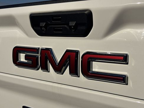 Used 2021 GMC Sierra 2500 AT4 w/ AT4 Premium Plus Package AWD/4WD image 13