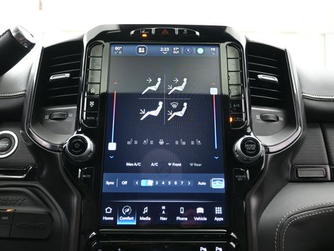 Used 2024 RAM 2500 Limited image 36