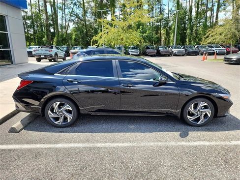New 2025 Hyundai Elantra Limited image 2