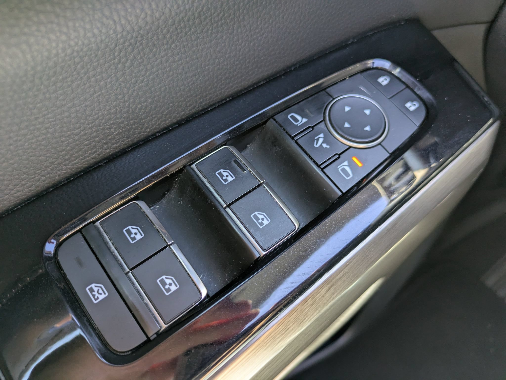 Used 2022 Nissan Pathfinder Platinum w/ Cargo Package FWD image 25