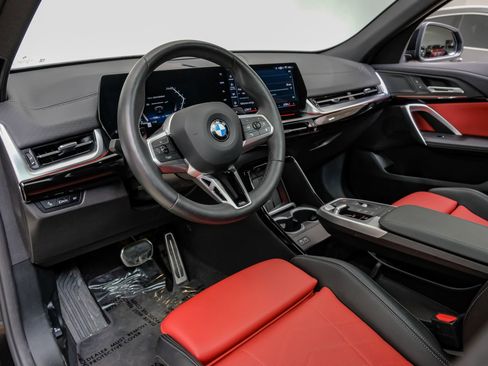 Used 2025 BMW X2 xDrive28i AWD/4WD image 3