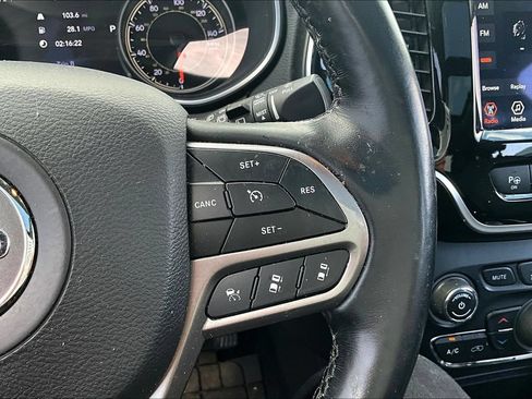 Used 2021 Jeep Cherokee Limited AWD/4WD image 11