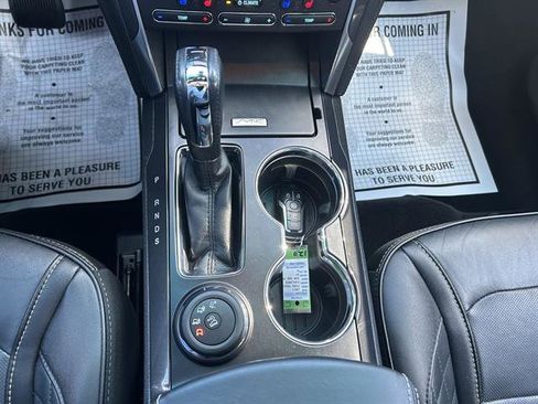 Used 2017 Ford Explorer Platinum image 25