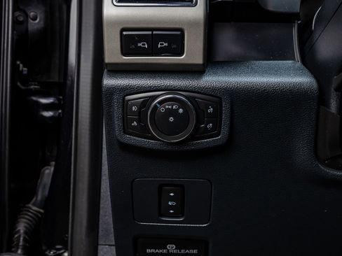 Used 2022 Ford F250 Lariat w/ Black Appearance Package image 20