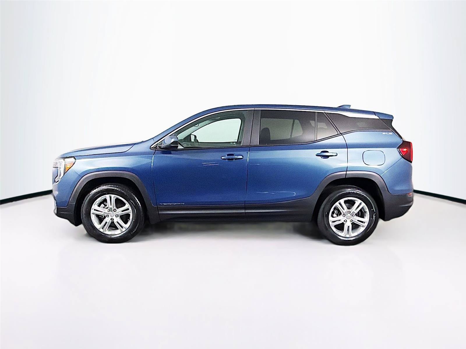 Used 2024 GMC Terrain SLE AWD/4WD image 8