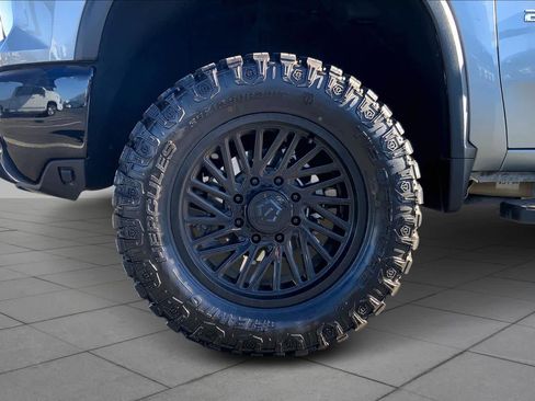 Used 2024 Chevrolet Silverado 2500 Custom w/ Custom Value Package image 10