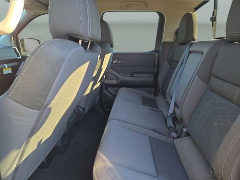 Used 2025 Nissan Frontier SV image 13