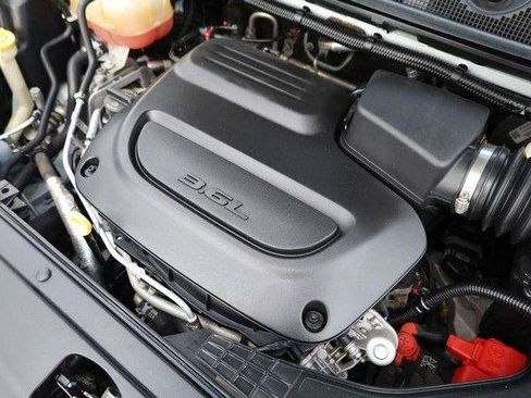 Used 2022 Chrysler Pacifica Touring-L FWD image 28