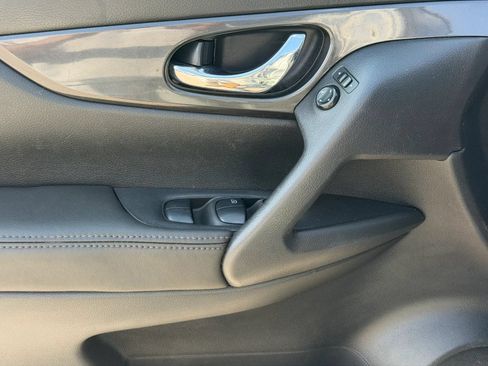 Used 2020 Nissan Rogue S w/ Special Edition Package FWD image 7