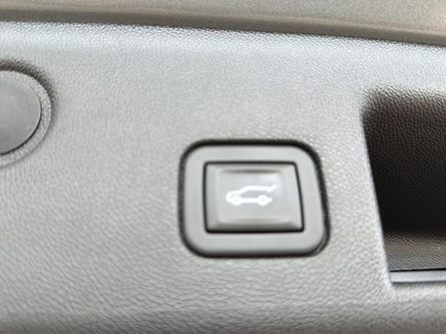 Used 2023 Chevrolet Equinox LT AWD/4WD image 18