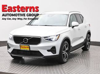 Used 2023 Volvo XC40 B5 Core AWD/4WD video 1