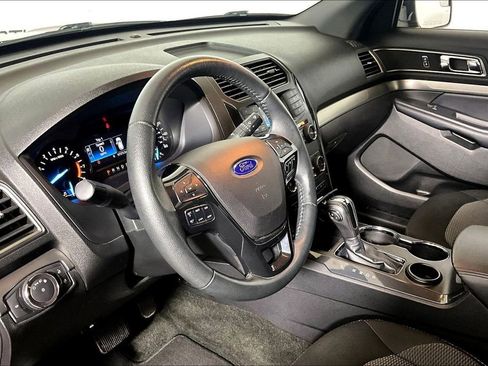 Used 2018 Ford Explorer XLT FWD image 10