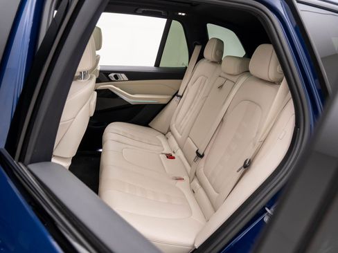 Used 2021 BMW X5 M50i image 18