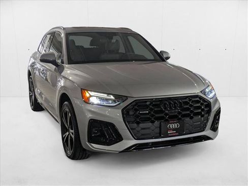 Certified 2025 Audi Q5 2.0T Premium Plus image 3