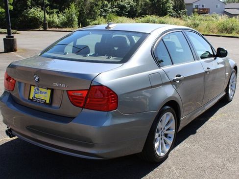 Used 2011 BMW 328i xDrive Sedan AWD/4WD image 4