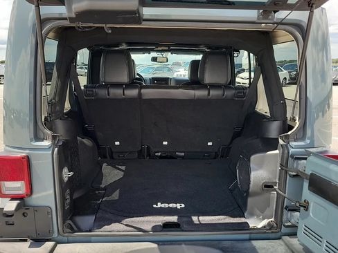 Used 2014 Jeep Wrangler Unlimited Sahara w/ Connectivity Group AWD/4WD image 11