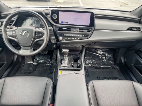 Certified 2025 Lexus ES 300h w/ Premium Package image 11