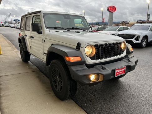 Used 2024 Jeep Wrangler Sport S image 3