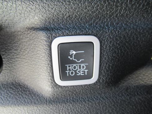 Used 2024 Jeep Grand Cherokee L Altitude RWD image 39