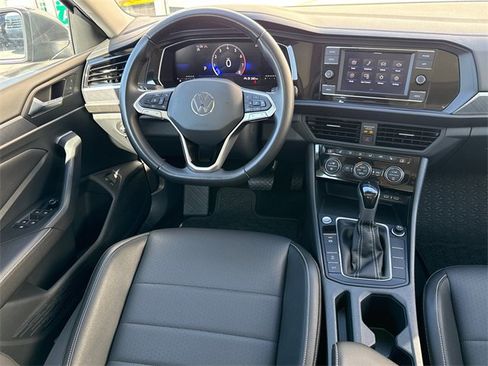 Certified 2023 Volkswagen Jetta SE image 19